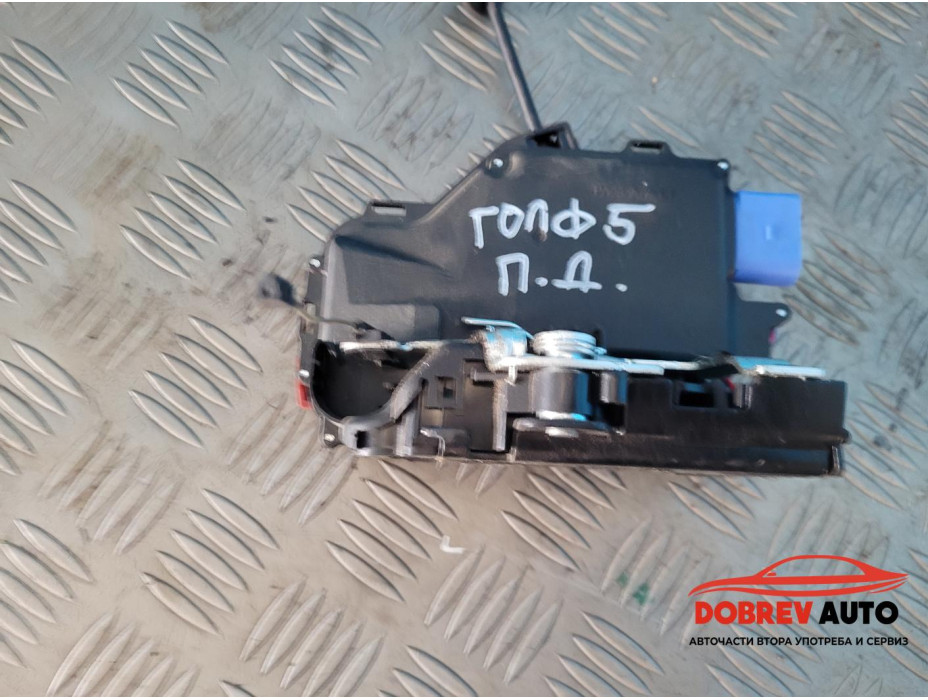 Брава (предна дясна) за VW Golf V 2.0 TDI 4 motion Брава (предна дясна) за VW Golf V 2.0 TDI 4 motion