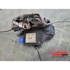 Брава (предна дясна) с вакуум за Audi A8 D3 6.0 W12 Брава (предна дясна) с вакуум за Audi A8 D3 6.0 W12