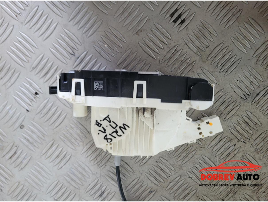 Брава (предна лява) за Mercedes CLS W218 десен волан Брава (предна лява) за Mercedes CLS W218 десен волан