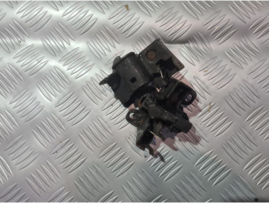 Брави за преден капак за Мерцедес Е 320 комби / Mercedes E 320 W211 Брави за преден капак за Мерцедес Е 320 комби / Mercedes E 320 W211