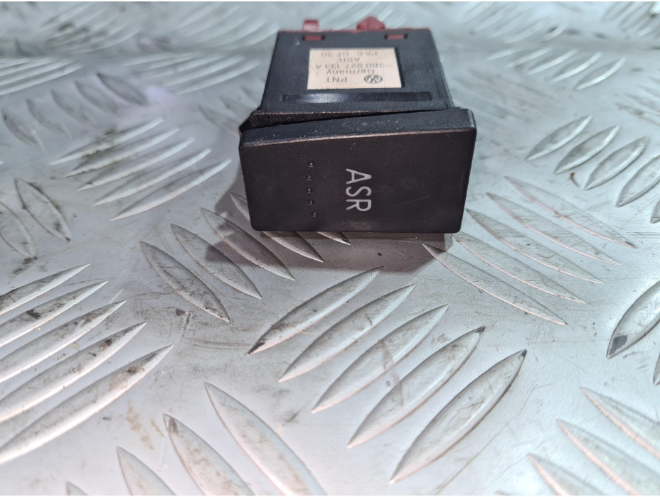 Бутон ASR за VW Passat B5 2.5 TDI