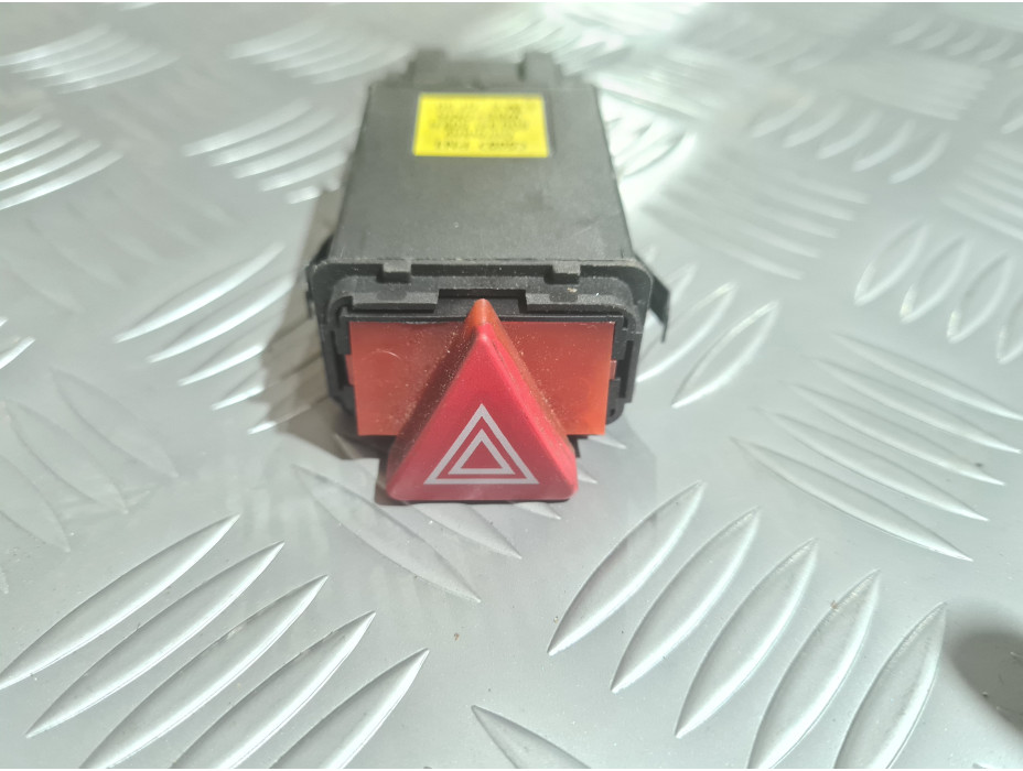 Бутон за аварийни светлини за Audi A4 B5 Face Бутон за аварийни светлини за Audi A4 B5 Face