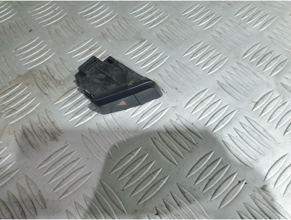 Бутон за аварийни светлини за Audi A4 B8 - десен волан Бутон за аварийни светлини за Audi A4 B8 - десен волан