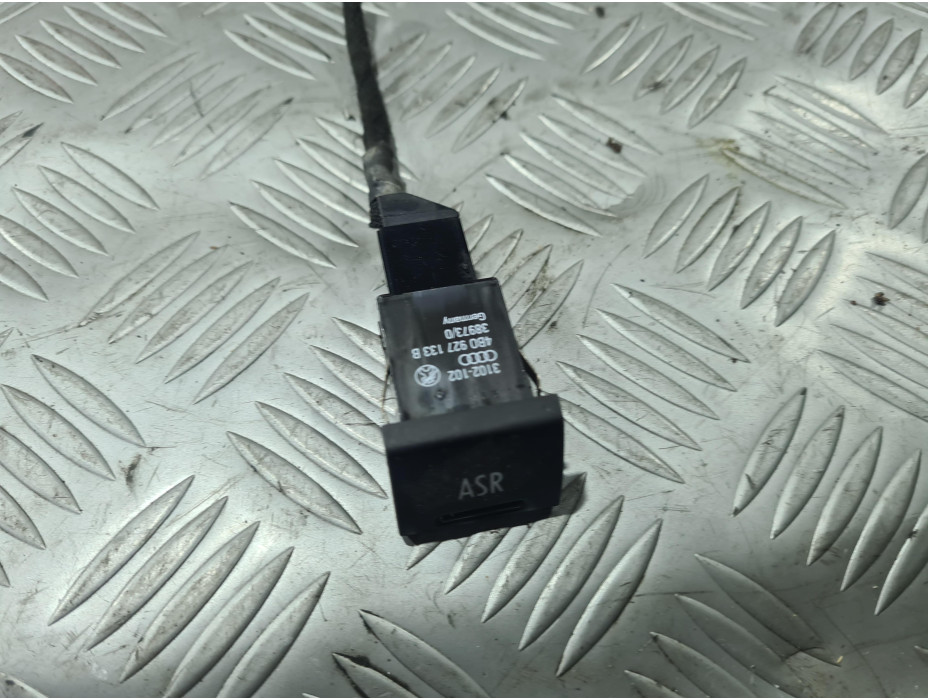 Бутон за аварийни светлини за Audi A6 C5 2.4 i Automat Sedan Бутон за аварийни светлини за Audi A6 C5 2.4 i Automat Sedan