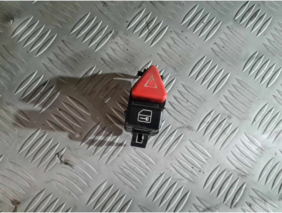 Бутон за аварийни светлини за Mercedes A 170 CDI W 168 Бутон за аварийни светлини за Mercedes A 170 CDI W 168