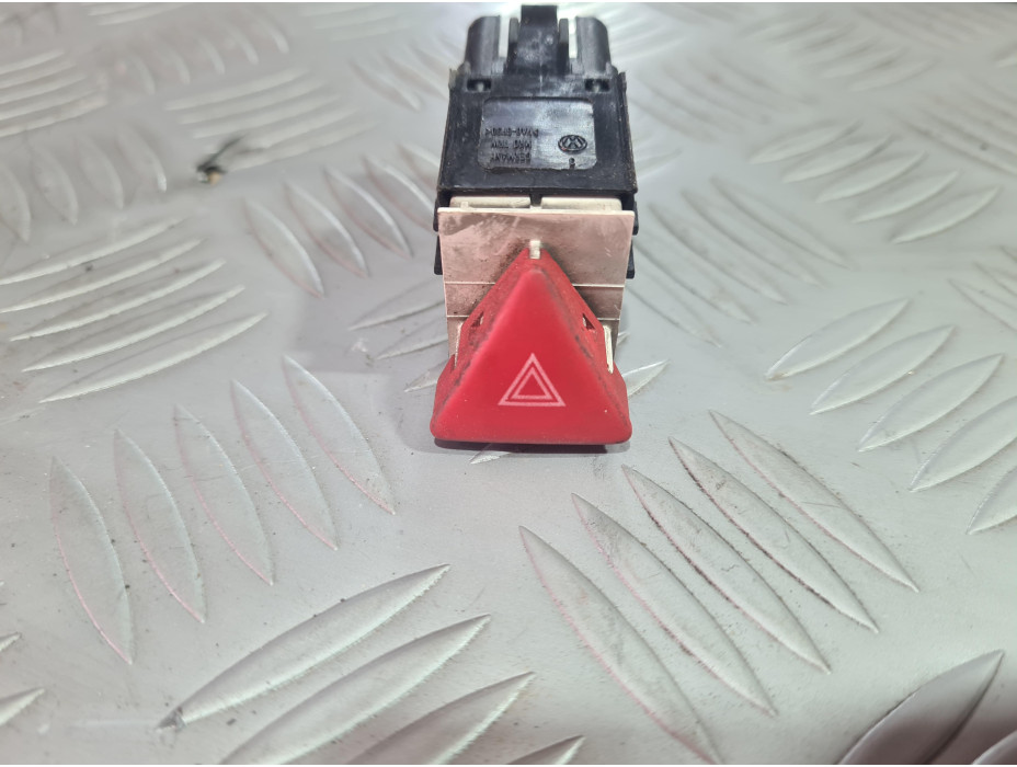 Бутон за аварийни светлини за VW Passat B6 ВМР