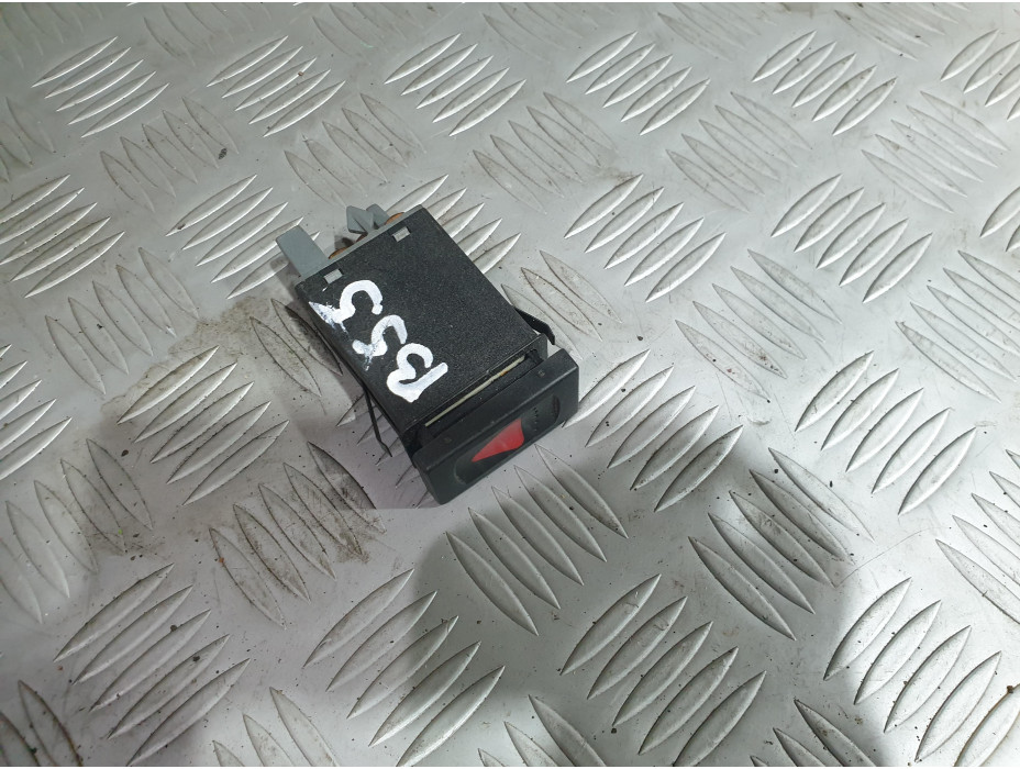 Бутон за аварийни светлини за Фолксваген Пасат Б5.5 комби / VW Passat B5.5  2.5 TDI