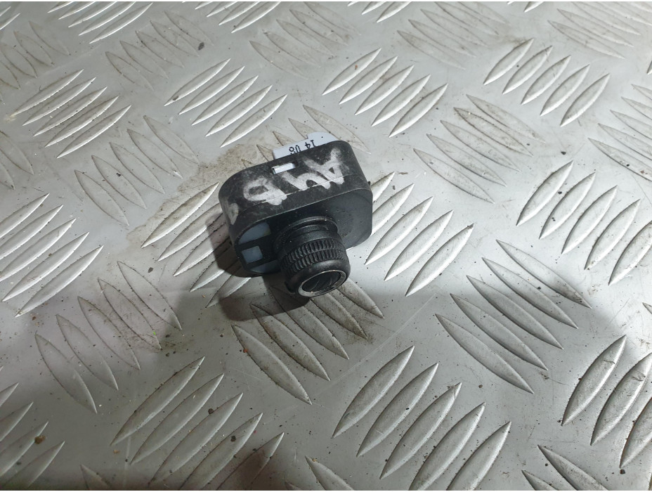 Бутон за електрическо огледало с прибиране за Ауди А4 Б8 / Audi A4 B8 2.0 TDI комби Бутон за електрическо огледало с прибиране за Ауди А4 Б8 / Audi A4 B8 2.0 TDI комби