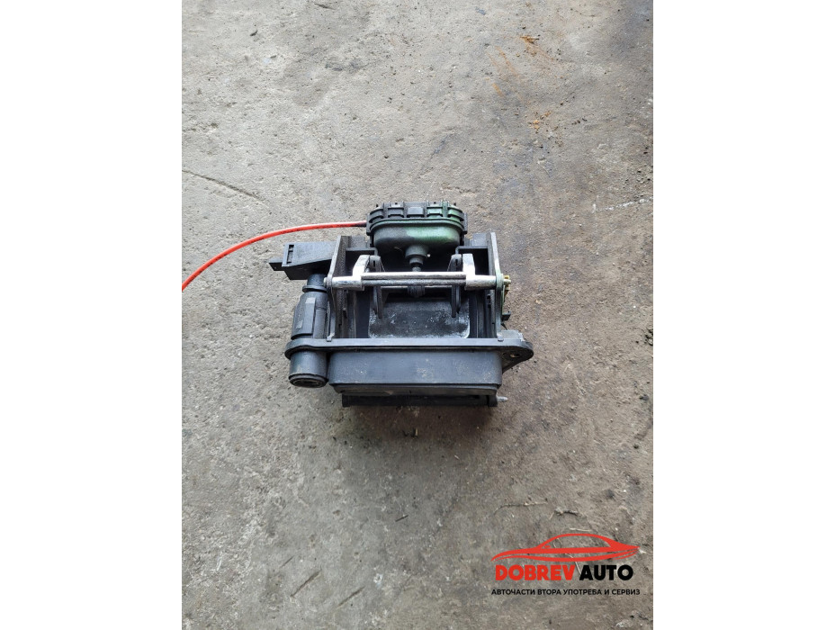 Бутон заден капак за Mercedes S Class W220