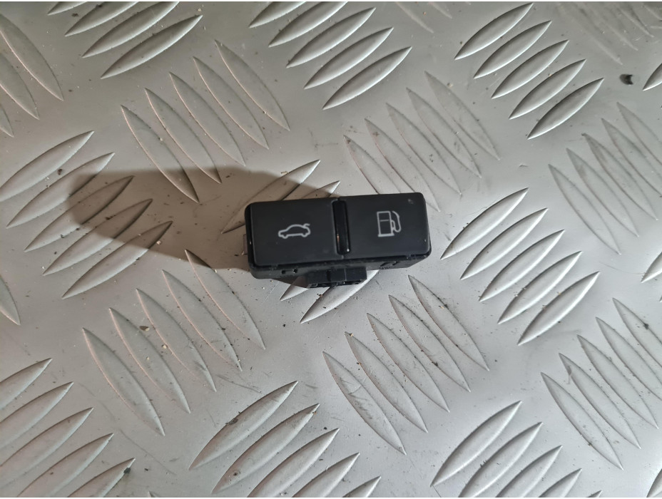 Бутони за багажник и резервоар за Audi A8 D3 4.2i Long Бутони за багажник и резервоар за Audi A8 D3 4.2i Long