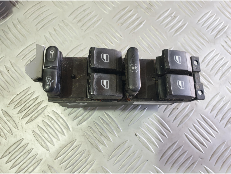 Бутони за ел. стъкла за VW Passat B5 1.8 T комби