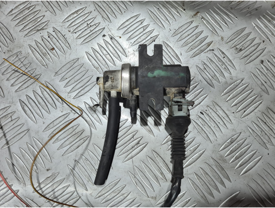 Вакуум клапан - 2 за VW Passat B5 2.5 TDI