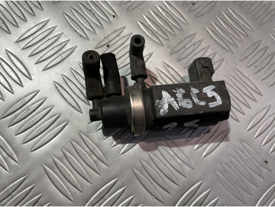 Вакуум клапан (черен) за Ауди А6 Ц5 2.5 Дизел / Audi A6 C5 Вакуум клапан (черен) за Ауди А6 Ц5 2.5 Дизел / Audi A6 C5