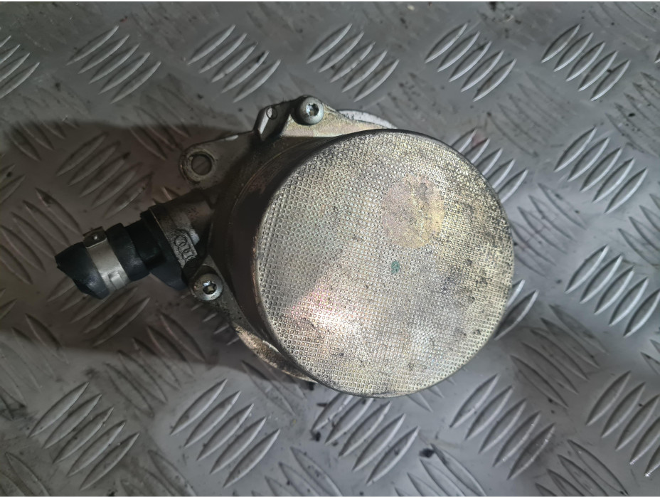 Вакуум помпа за Audi A6 C6 2.7 TDI Quattro Вакуум помпа за Audi A6 C6 2.7 TDI Quattro