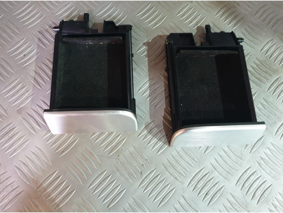 Визитници за VW Passat CC 2.0TSI Визитници за VW Passat CC 2.0TSI