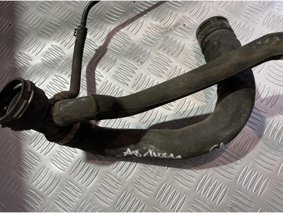 Воден маркуч за Audi A8 D3 3.2FSI - 64