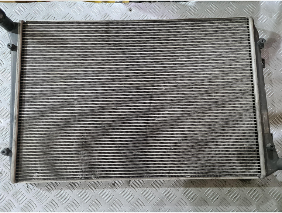 Воден радиатор за VW Passat B6 2.0 TDI ВМР Воден радиатор за VW Passat B6 2.0 TDI ВМР