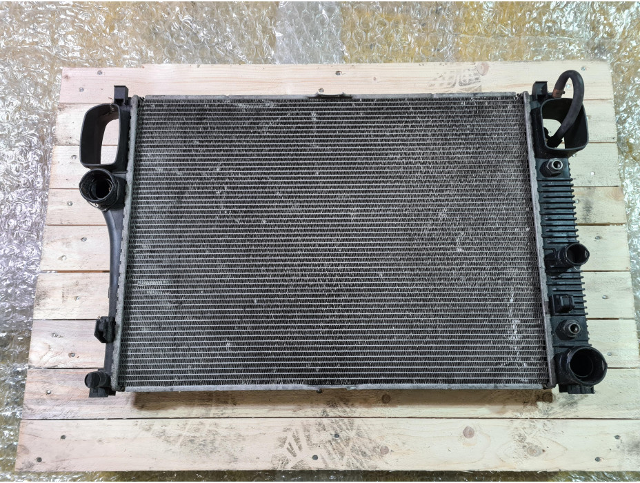 Воден радиатор за Мерцедес Ес 320 ЦДИ / Mercedes S320 CDI W221 Воден радиатор за Мерцедес Ес 320 ЦДИ / Mercedes S320 CDI W221