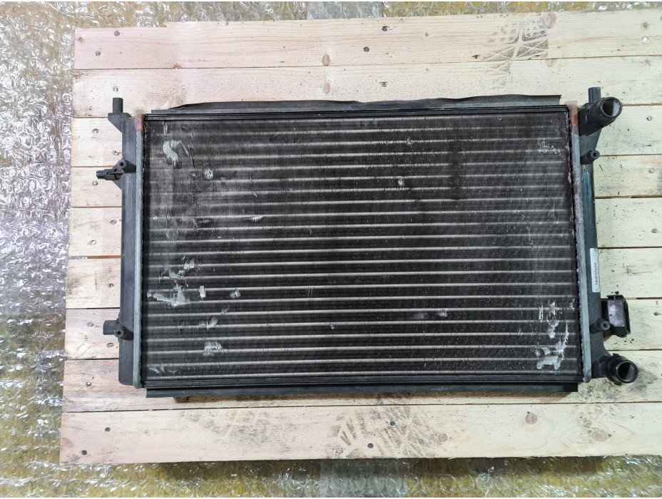 Воден радиатор за Фолксваген Голф 5 1.6 ФСИ/ Volkswagen Golf 5 1.6 FSI Воден радиатор за Фолксваген Голф 5 1.6 ФСИ/ Volkswagen Golf 5 1.6 FSI