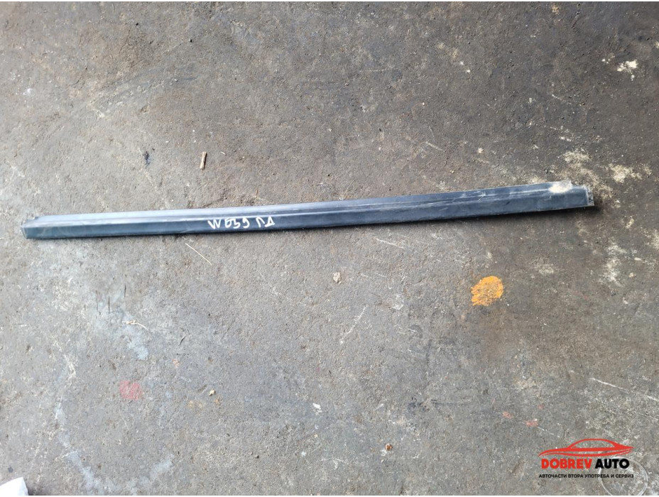 Водобранна лайсна (предна дясна) за Mercedes Viano W639 Водобранна лайсна (предна дясна) за Mercedes Viano W639