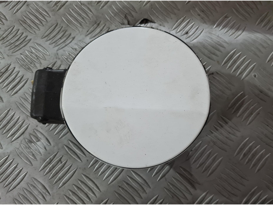 Вратичка за резервоар за VW Passat B6 2.0 TDI ВМР Вратичка за резервоар за VW Passat B6 2.0 TDI ВМР