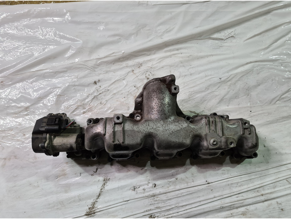 Всмукателен колектор вихрови клапи + моторче за Ауди А4 Б8 / Audi A4 B8 2.0 TDI комби Всмукателен колектор вихрови клапи + моторче за Ауди А4 Б8 / Audi A4 B8 2.0 TDI комби