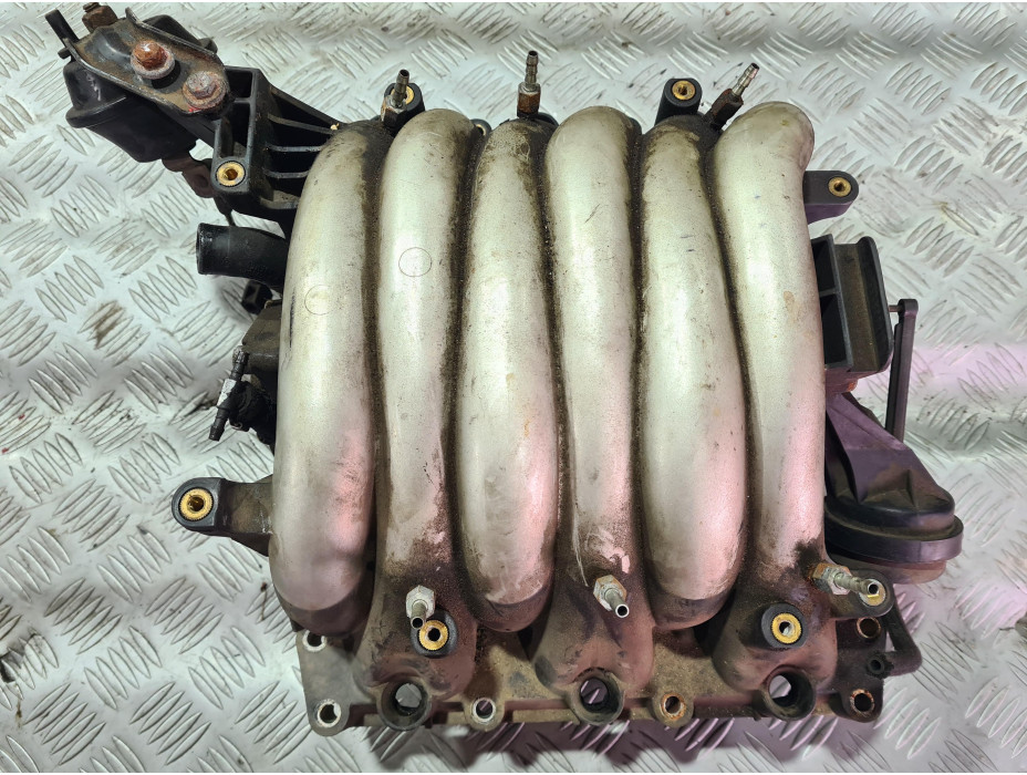 Всмукателен колектор - дупчен за газ за Audi A6 C5 2.4 i Automat Sedan Всмукателен колектор - дупчен за газ за Audi A6 C5 2.4 i Automat Sedan