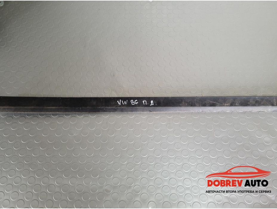 Външна лайсна (предна дясна - долна) за VW Passat B6 2.0 TDI BKP Sedan