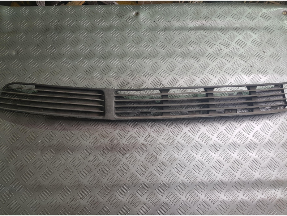 Голяма решетка за бронята за Volkswagen Passat B5