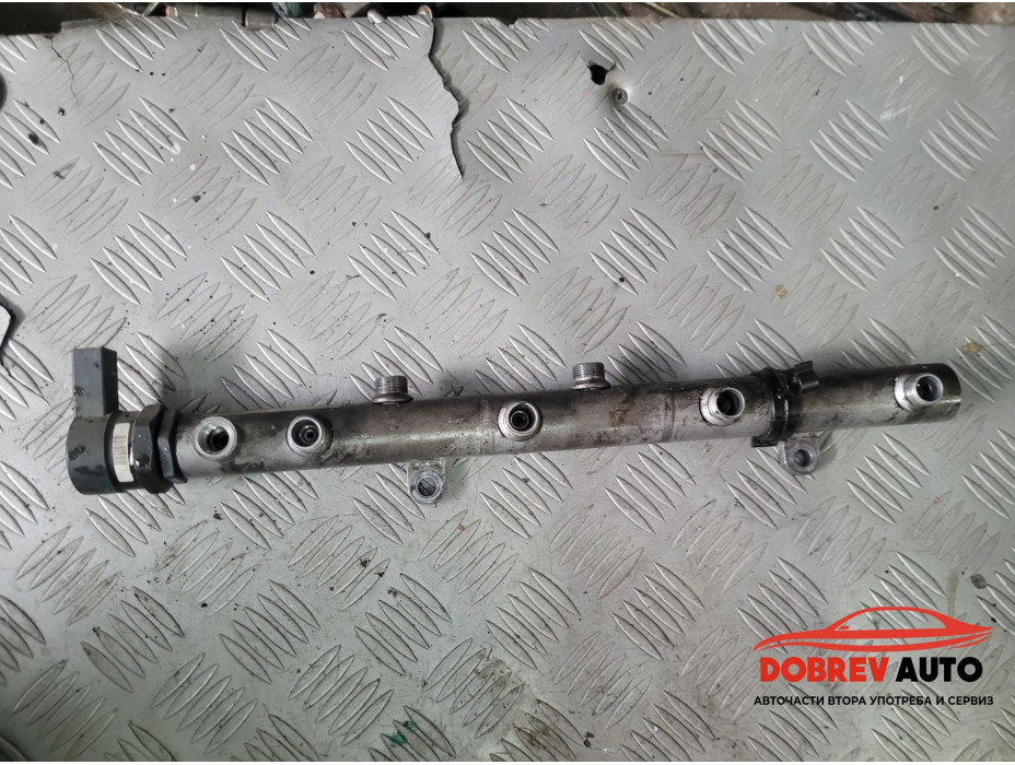 Горивен рейл (десен) за Audi A8 D3 4.2 TDI Горивен рейл (десен) за Audi A8 D3 4.2 TDI