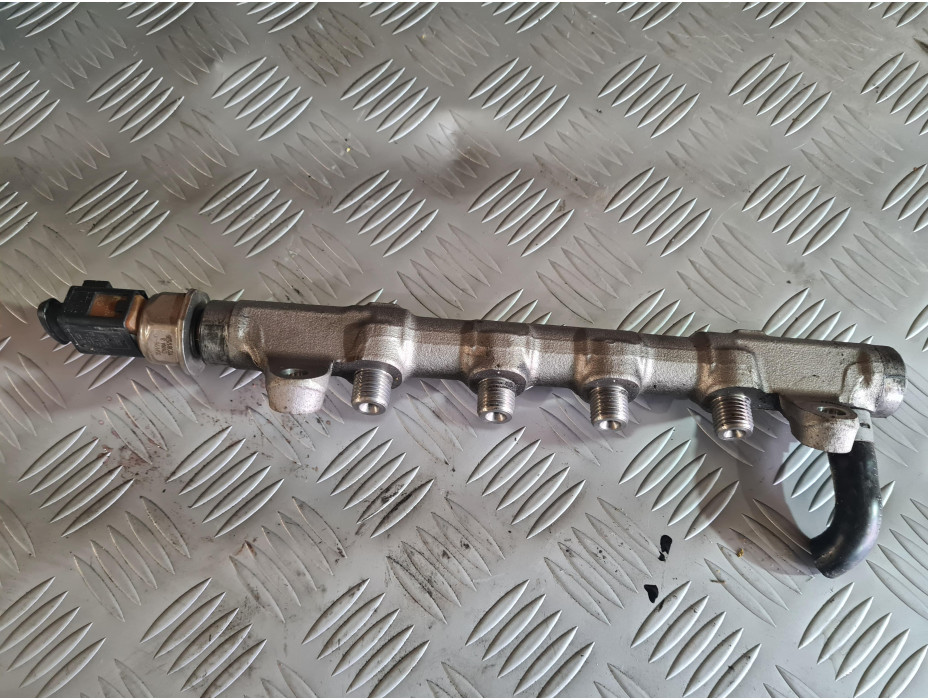 Горивен рейл за Volkswagen Passat B7 2.0TDI 140кс