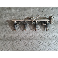 Горивен рейл с дюзи за Audi A4 B5 1.8 i