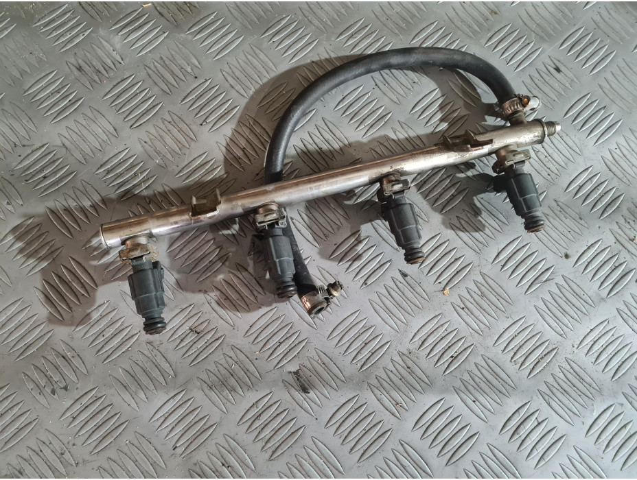 Горивен рейл с дюзи за Mercedes A 140 W 168 Горивен рейл с дюзи за Mercedes A 140 W 168