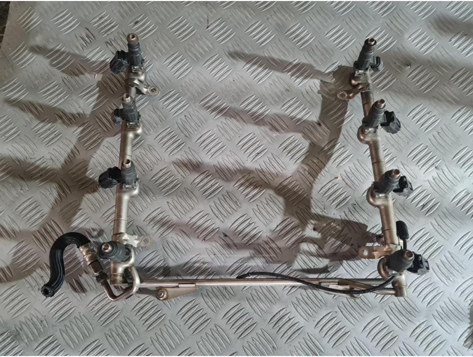 Горивен рейл с дюзи за VW Phaeton 4.2 i