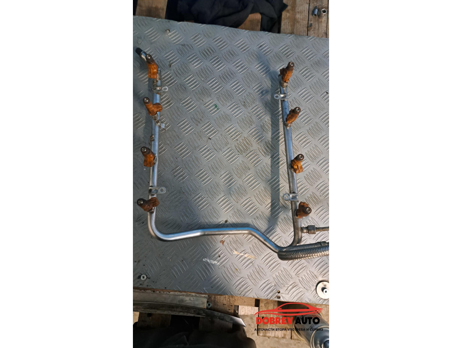 Горивна рейка с дюзи за Mercedes S500 W220 Горивна рейка с дюзи за Mercedes S500 W220