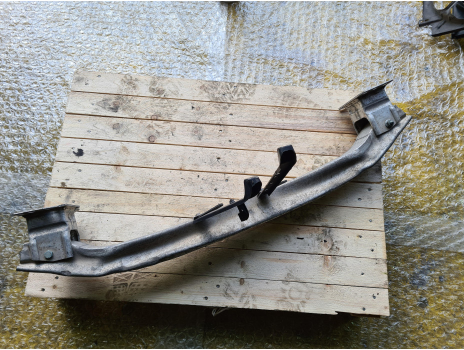 Греда под предна броня за Ауди А8 Д3 / Audi A8 D3