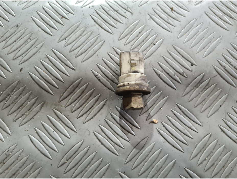 Датчик за високо налягане - климатик за Audi A6 C6 3.2 FSI Quattro Датчик за високо налягане - климатик за Audi A6 C6 3.2 FSI Quattro