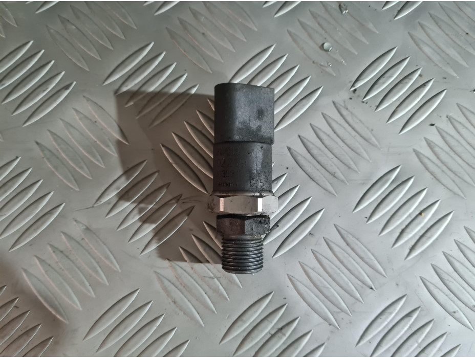 Датчик за високо налягане на гориво за Mercedes A 170 CDI W168 Датчик за високо налягане на гориво за Mercedes A 170 CDI W168