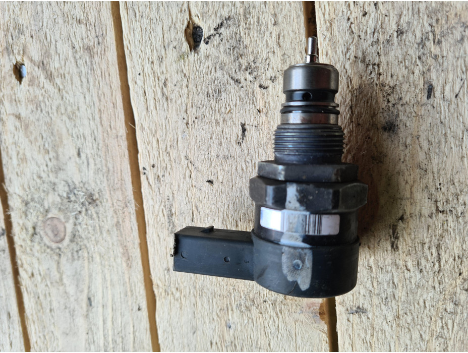 Датчик за високо налягане на горивото за Мерцедес Е класа 211 / Mercedes E Class W211. Датчик за високо налягане на горивото за Мерцедес Е класа 211 / Mercedes E Class W211.