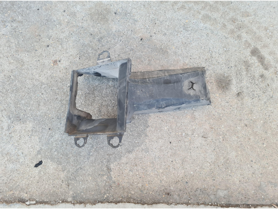 Десен въздухозаборник за Audi A6 C6 2.7 TDI Quattro