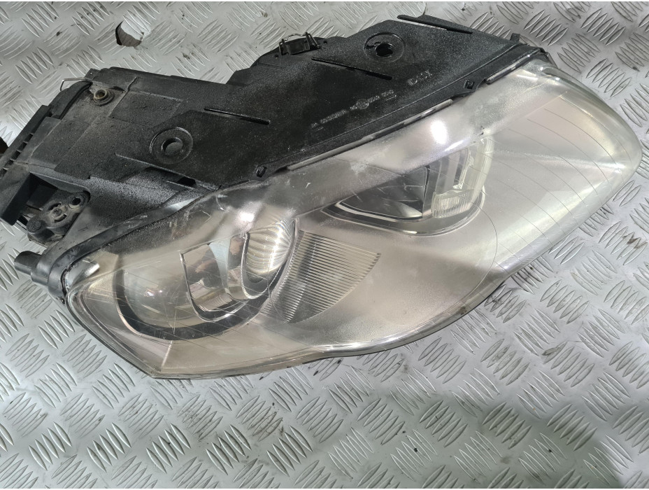 Десен ксенонов фар - оборудван за VW Passat B6 2.0 TDI ВМР