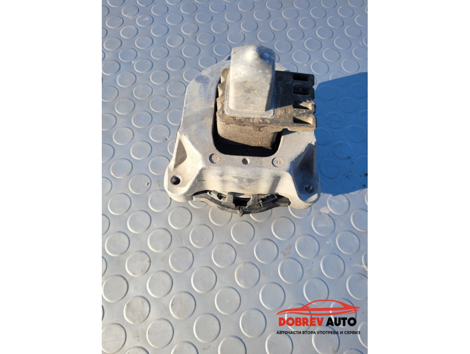 Десен тампон мотор за BMW X6 G06 4.0D Десен тампон мотор за BMW X6 G06 4.0D