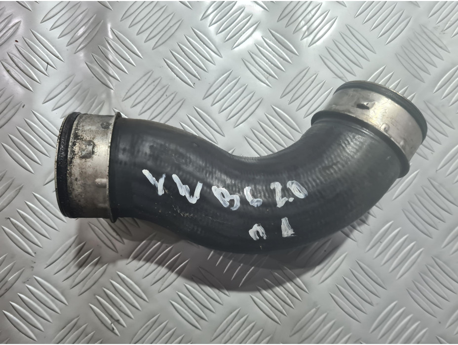 Десен турбопът (маркуч) за Volkswagen Passat B6 2.0TDI BKP Десен турбопът (маркуч) за Volkswagen Passat B6 2.0TDI BKP