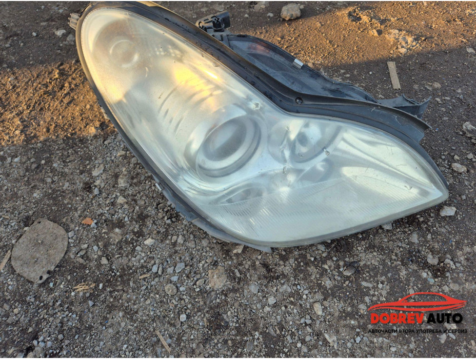 Десен фар за Mercedes CLS W219 Десен фар за Mercedes CLS W219