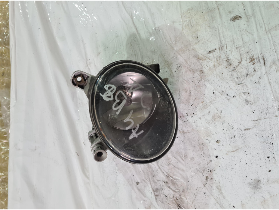 Десен халоген Ауди А4 Б8 / Audi A4 B8 2.0 TDI комби Десен халоген Ауди А4 Б8 / Audi A4 B8 2.0 TDI комби