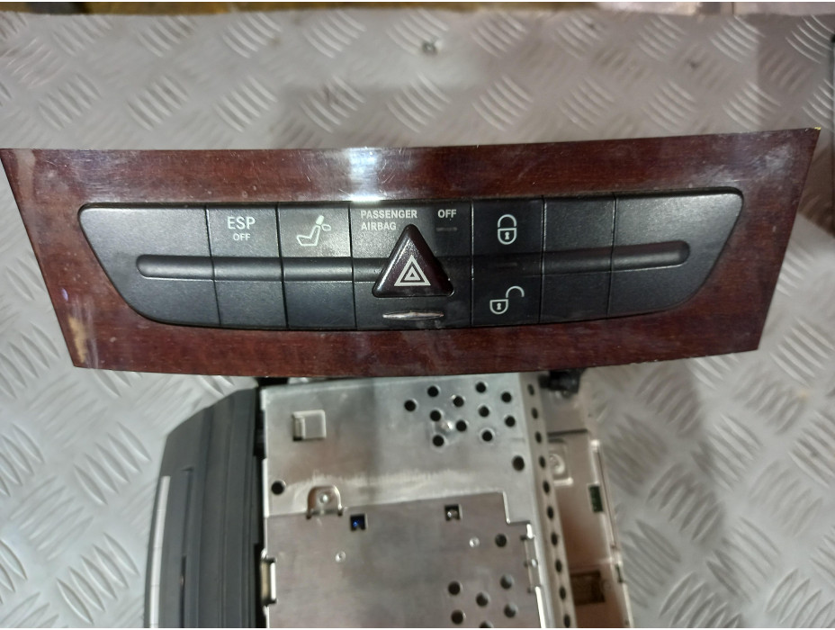 Джобче за Mercedes E 270 W 211 - кафяв Джобче за Mercedes E 270 W 211 - кафяв