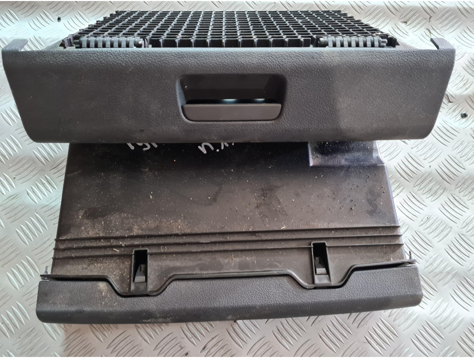 Джобче под предна лява седалка за VW Touran 1T Джобче под предна лява седалка за VW Touran 1T