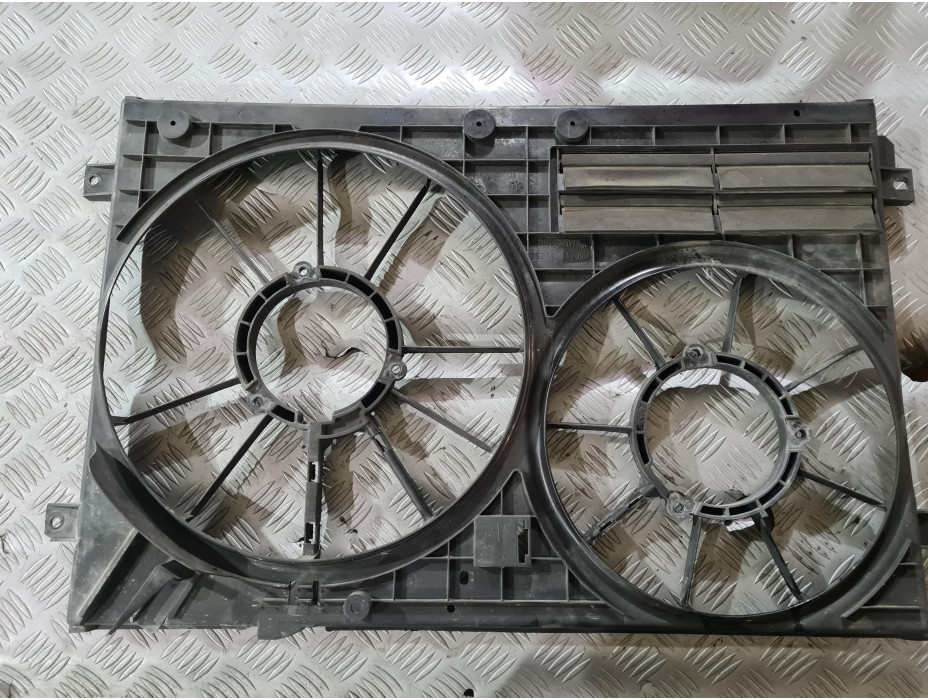 Дифузьор охладителни перки за VW Passat B6 2.0 TDI ВМР Дифузьор охладителни перки за VW Passat B6 2.0 TDI ВМР