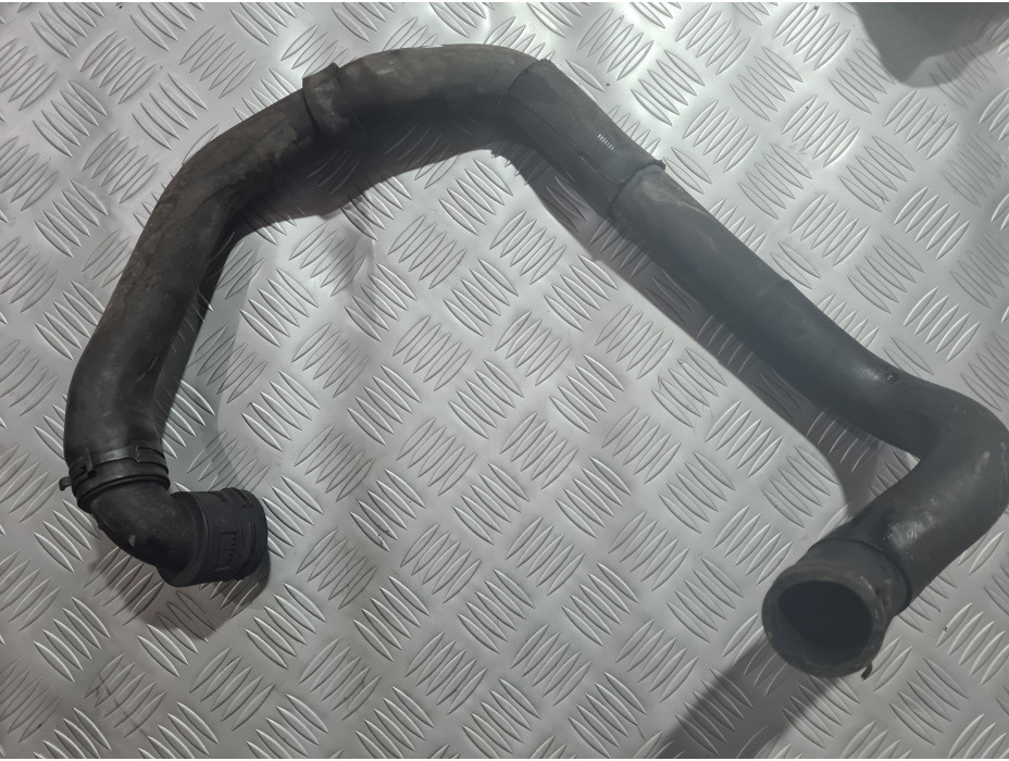 Долен воден маркуч за Volkswagen Passat B6 2.0TDI BKP Долен воден маркуч за Volkswagen Passat B6 2.0TDI BKP