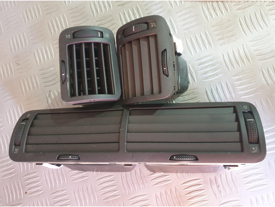 Духалки за арматурно табло за VW Passat B5 1.8 T комби